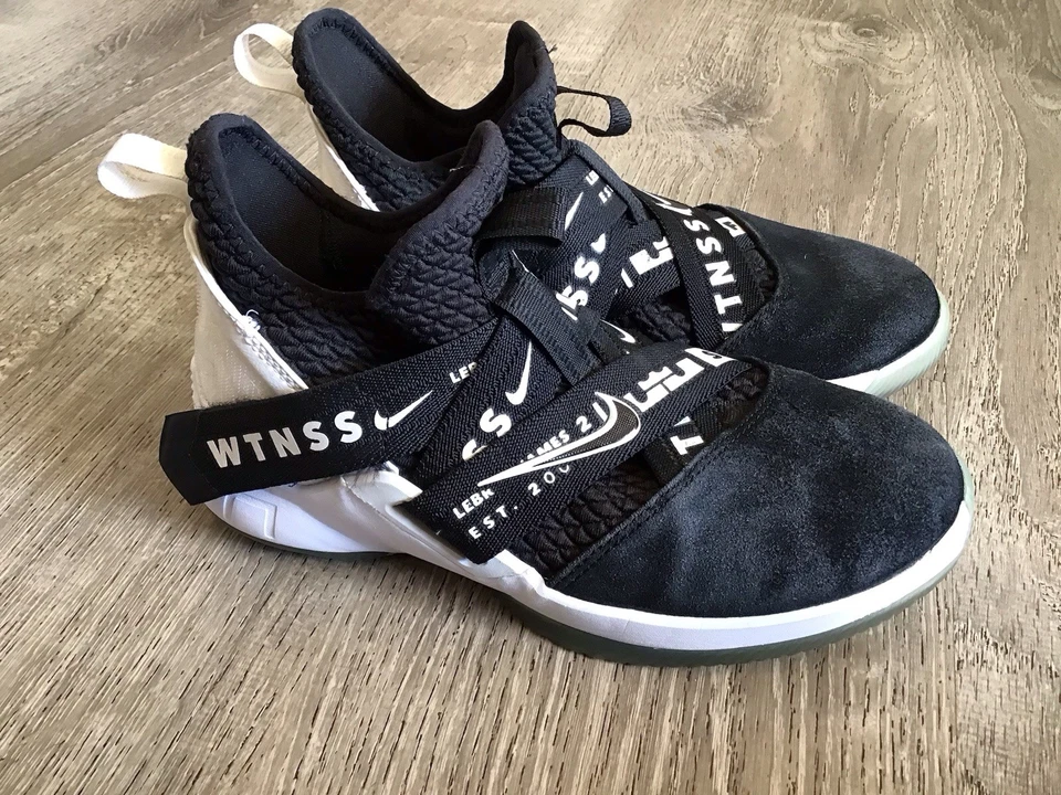 耐克 Youth 尺码 5.5Y 勒布朗士兵黑色运动鞋 AA1352-005 篮球鞋 — 第 1/4 张图片