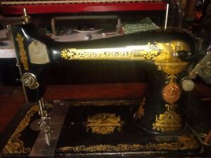 Authentic 1910 (Working) singer sewing machine, with oak cabinet