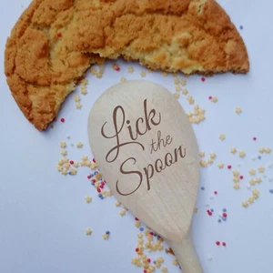 Lamer la cuchara, cuchara para hornear de madera grabada, juego de panadería, hacer pasteles, panadería  - Imagen 1 de 1