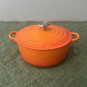 VTG Le Creuset Enamel Cast Iron Round Dutch Oven Volcanic Orange 2 3/4 qt. #20 - Picture 1 of 9