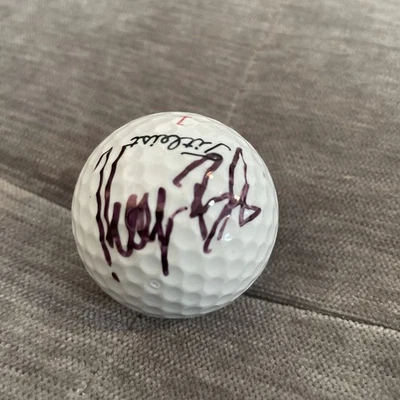 Pelota de golf autografiada por Keegan Bradley Ryder Cup Captain Foto 1 de 3