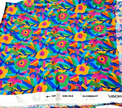 Tela Liberty of London 100 % seda satinada "Bloomsbury" pieza de 3/4 yardas Foto 1 de 4