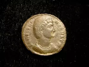 HELENA. Mother of Constantine 1st. NUMMUS. Thessalonica. Helena holds branch. - Picture 1 of 2