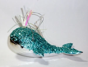 Adorno de Navidad 5" largo chorro ballena plata con brillo verde azulado y lentejuelas - Imagen 1 de 5