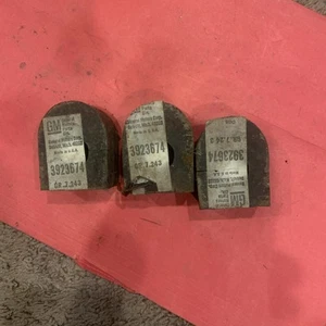 Lot Of 3 GM NOS 3923674 Sway Bar Bushings for 1968-1979 Corvette - Picture 1 of 4