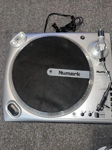 Numark TTi USB Turntable w/dock for iPod  Silver Tested & Working - Picture 1 of 9