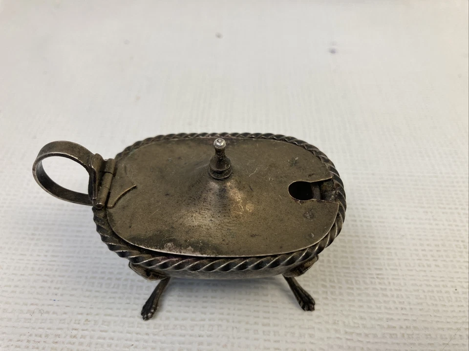 Salero cubierto de plata 800 europeo vintage con inserto de vidrio sin cuchara RARO USADO EN EXCELENTE ESTADO Foto 1 de 4