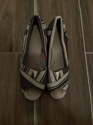 Toms Womens Size 9 Wedged Slip On Multicolored Shoe - Image 1 of 3