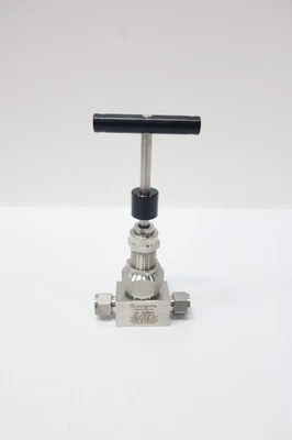 Swagelok SS-12NBS8-G Manual Stainless Needle Valve 1/2in 6000psi Tube - Image 1 of 4