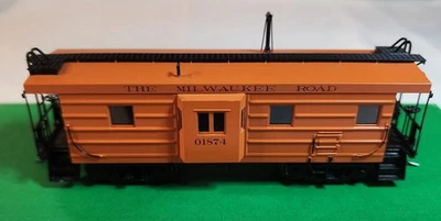 Overland Models HO Scale Brass Milwaukee Road Rib Side Bay Window Caboose #01874 - Image 1 of 4