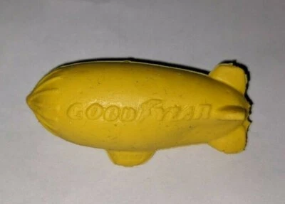 Figura de juguete GoodYear dirigible goma borrador años 70 amarilla vintage promocional RARA Foto 1 de 2