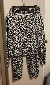 Animal Print Pajama Set 23” P2P 30” Stretch Waist Jogger Bottoms Jr Med Orig $40 - Picture 1 of 8