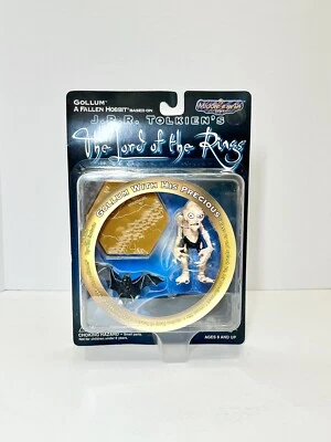 El Señor de los Anillos Gollum Con Sus Preciosos Juguetes de la Tierra Media LOTR Juguete Bóveda Nuevo Foto 1 de 4