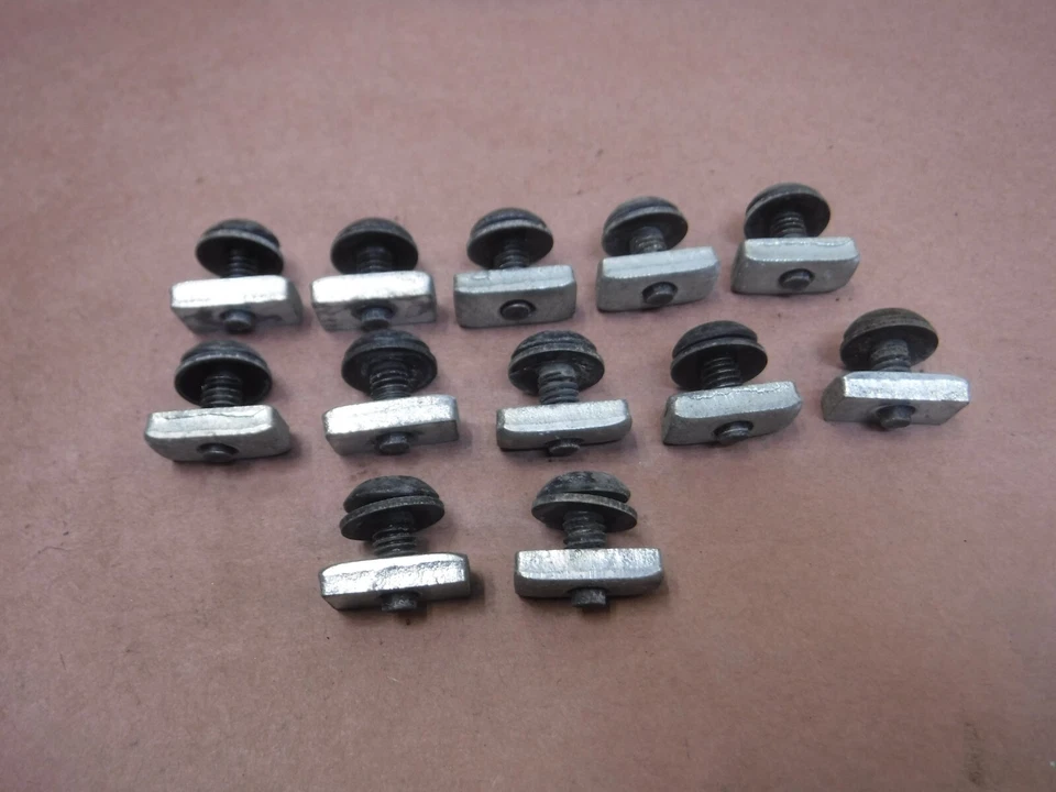 Tornillos de retención de riel de correa de techo blando para Jeep Wrangler YJ 87-95 12 un. Foto 1 de 1