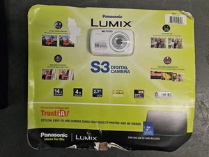 Panasonic Lumix DMC-S3 White 14.1MP digital compact camera Sealed New In Box - Picture 1 of 2