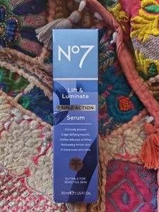 No7 Lift & Luminate Triple Action Serum in 30ml - Bild 1 von 2
