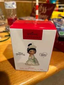 Hallmark Weihnachtsschmuck 2022 TIANA Disney PRECIOUS MOMENTS Porzellan H72 - Bild 1 von 1