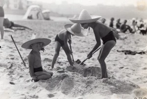 Holiday Beach Play Time France Old Seeberger Photo 1930 - Imagen 1 de 4