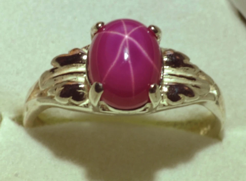 9 x 7 毫米,Claret Red LINDE STAR 蓝宝石(实验室创建)戒指 925 S.SILVER,尺寸 7 — 第 1/1 张图片