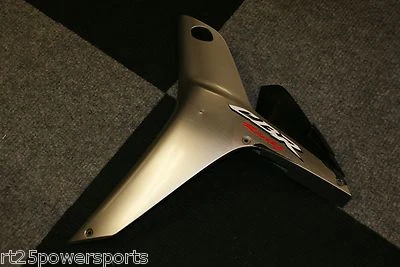 Carenado capó lateral Honda CBR600RR 2006-2007 64370-MFJ-D000 plateado  Foto 1 de 4