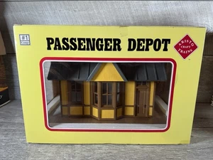Aristo-Craft ART-7200 Passenger Depot Train Station - Picture 1 of 9