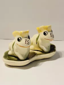 Vintage Ceramic 1970s Prince Princess Frog On Lily Pad Salt & Pepper Shakers - Picture 1 of 10