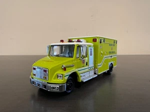1/64 Code 3- Freightliner Miami Dade Florida - Fire 🔥 Rescue/ Ambulance- Green - Picture 1 of 13