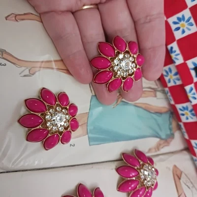 Dolce & Gabbana Button Single 33 mm Flower/ Floral Rhinestines/ Resin - Image 1 of 4