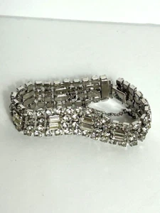 Pulsera Baguette Blanca Ancha Estrás Declaración 7" Era 1960 Firmada Usada en Excelente Condición - Imagen 1 de 6