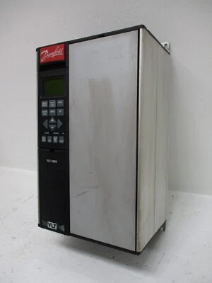 Danfoss VLT-5002-PT5CN1STR3DLF 1.5-HP Inverter Drive 3HP 1.1kW 2.8A 176F0466 - Image 1 of 4