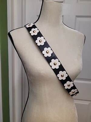 MICHAEL KORS CORREA DE GUITARRA ALMIRANTE/ÓPTICA BLANCO OJAL CUERO $98 NUEVO CON ETIQUETAS Foto 1 de 4