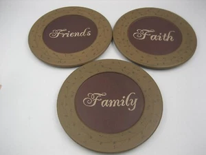 Piatti dipinti decorativi primitivi FADE AMICI DI FAMIGLIA set di tre 3 marroni - Foto 1 di 5
