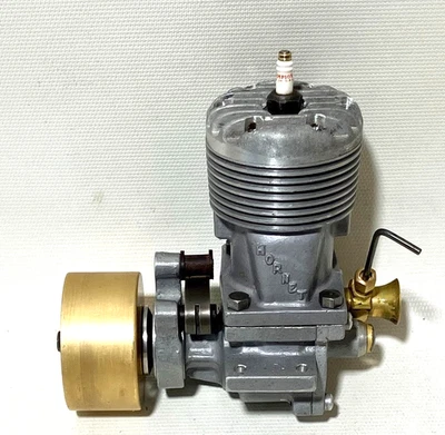 Ign. scintilla Hornet .60 nuova 1945 Motore Auto Tether Alimentato a Gas - Immagine 1 di 3