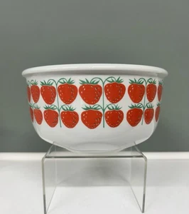 Vintage Arabia Finland Strawberry Pomona 7" Serving Bowl Fruit Dish - Picture 1 of 10