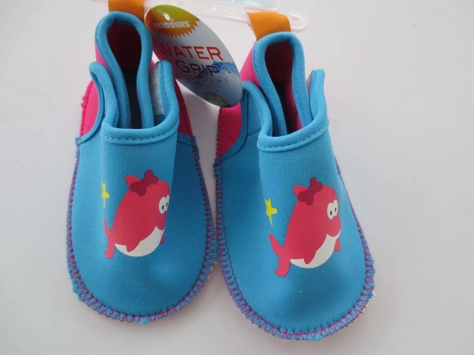 NUEVO Skidders Niño Niña Infante Niño Pequeño *18-24* Meses Delfín Agua Zapatos de Natación Nuevos con Etiquetas Foto 1 de 2