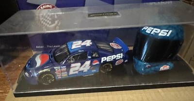 1999 Jeff Gordon Pepsi NASCAR 1:32 Car & 1:4 Helmet set - Imagem 1 de 4