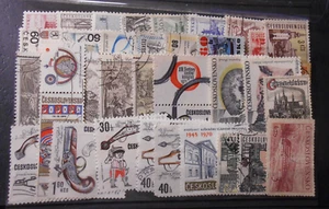 Cecoslovacchia Ceskoslovensko lotto di 35 Valori USED/MH*/MNH** - Imagen 1 de 1
