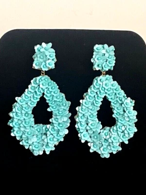 Pendientes largos colgantes Anthropologie con cuentas de lentejuelas turquesa SACHI BABIN Foto 1 de 4