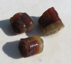    SCARCE Lotto (3) Perline di Agata di Bambù Indonesiana 39,2 grammi ROSSO/GIALLO - Foto 1 di 6