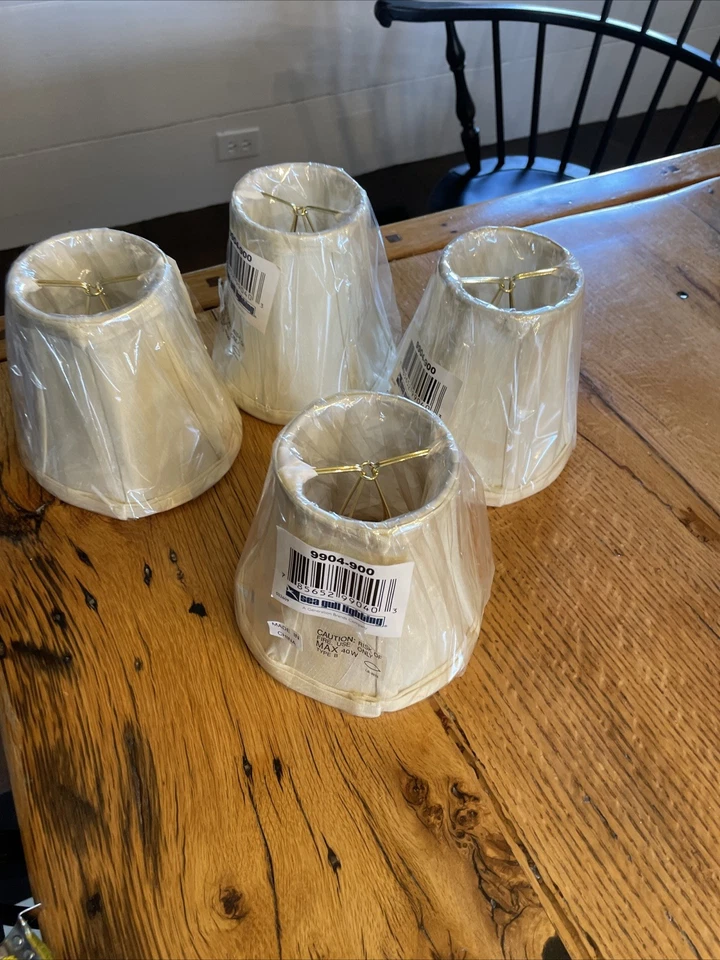 Pantallas nuevas beige, juego de 4.  Iluminación de gaviota Foto 1 de 4