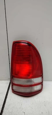Правый задний фонарь в сборе 97–04 Dodge Dakota 97 98 99 00 01 02 03 04 - Изображение 1 из 4