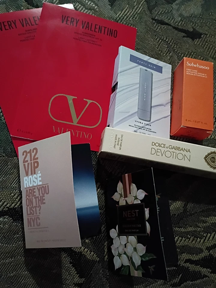 女士皮肤和香水套装 — 第 1/4 张图片