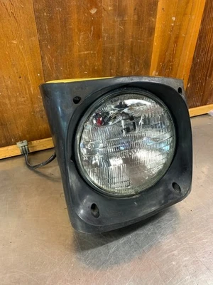 Triumph TR7 • Оригинальная левая фара со стороны водителя в сборе, б/у.  T8490 - Изображение 1 из 4