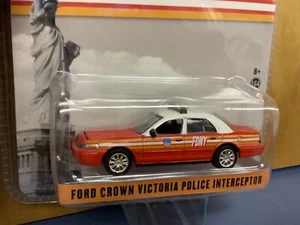 Policía de Nueva York 1/64 Greenlight Hot Pursuit Ford Crown Victoria coche jefe de bomberos - Imagen 1 de 3
