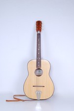 Chitarra acustica anni ’70, Zerosette, modello A1. Con custodia.