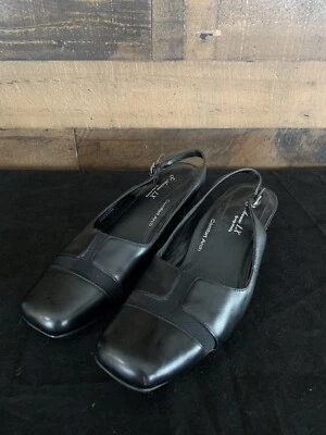 Bomba de tacón trasero 5th Avenue LX by Easy Street de cuero negro con honda nueva talla 8 Foto 1 de 4