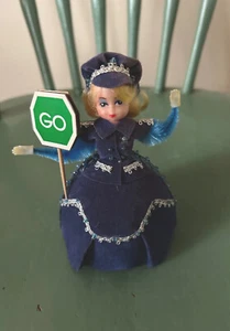 Walco #13410 Crossing Guard Li'l Missy Perlenpuppe Vintage Pailletten Perle fertig - Bild 1 von 4