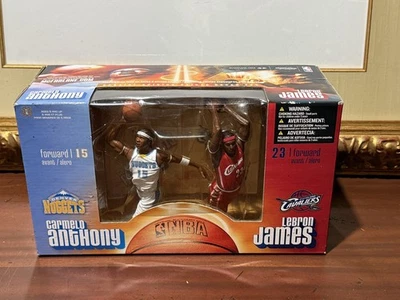 2004 年 McFarlane 特别版豪华套装 Lebron James & Carmelo Anthony — 第 1/4 张图片