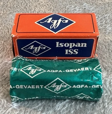 Винтажная пленка AGFA Isopan ISS 120 мм 21 DIN 100 ASA открытая коробка *пленка запечатанная* июль 1974 - Изображение 1 из 4