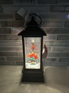 NEW~MerryBrite 11” Lanterna ad Acqua Continuo Girevole Neve Globo Rosso Cardinali - Foto 1 di 14